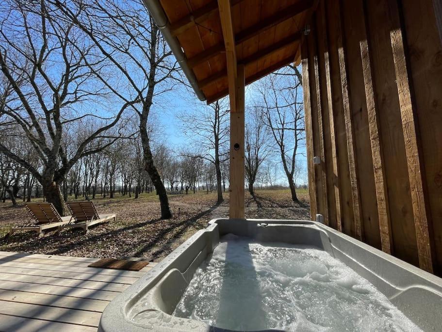 Dome Insolite Lichen Jacuzzi Et Petits-Dejeuners Inclus Gondrin Екстериор снимка