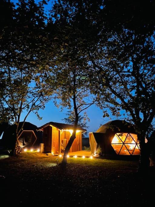 Dome Insolite Lichen Jacuzzi Et Petits-Dejeuners Inclus Gondrin Екстериор снимка