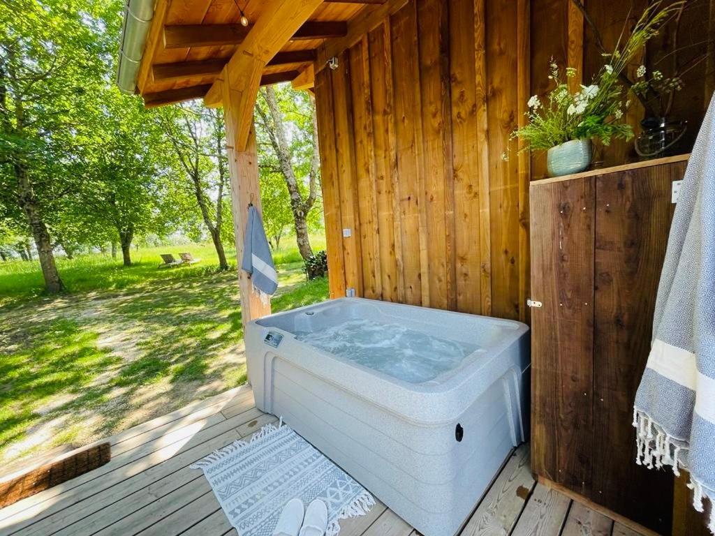 Dome Insolite Lichen Jacuzzi Et Petits-Dejeuners Inclus Gondrin Екстериор снимка